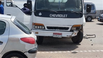 مصرع شخصين في تصادم ميكروباص وسيارة نقل على الطريق الدولي 