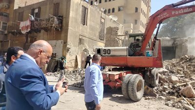 محافظة القاهرة: إزالة العقارين رقم 15 و17 بشارع الشرفاء بن خلدون بالوايلي لبدء أعمال التطوير بالمنطقة