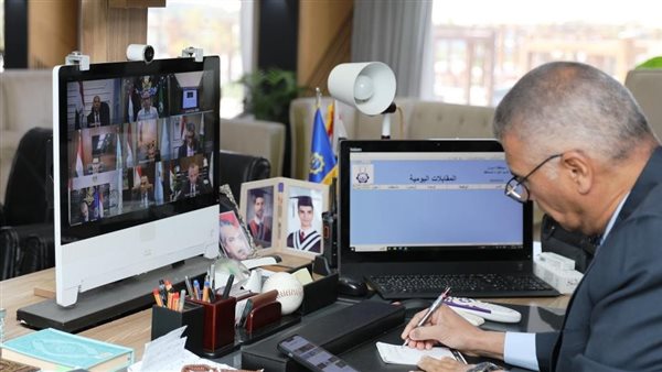 محافظ أسوان