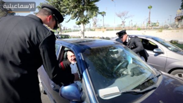 الداخلية توزع وجبات