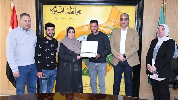 محافظ الفيوم يكرم