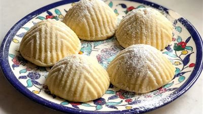 كيف تستمتع بحلويات العيد دون المعاناة من التخمة؟.. دليل صحي شامل