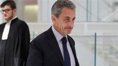الادعاء الفرنسي يطالب بسجن ساركوزي 7 سنوات وغرامة 300 ألف يورو بتهمة تلقي أموال من القذافي