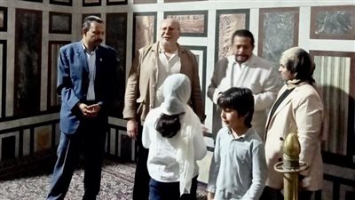 بعد صلاة الجمعة الأخيرة من رمضان.. الملك أحمد فؤاد الثاني يزور قبر أبيه وعائلته بمسجد الرفاعي| صور 