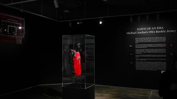 أول قميص يرتديه نجم