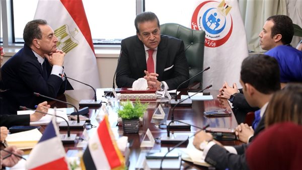 وزير الصحة والسفير