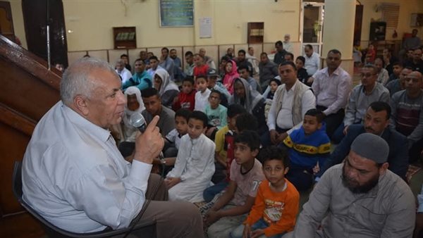 جانب من لقاء محافظ