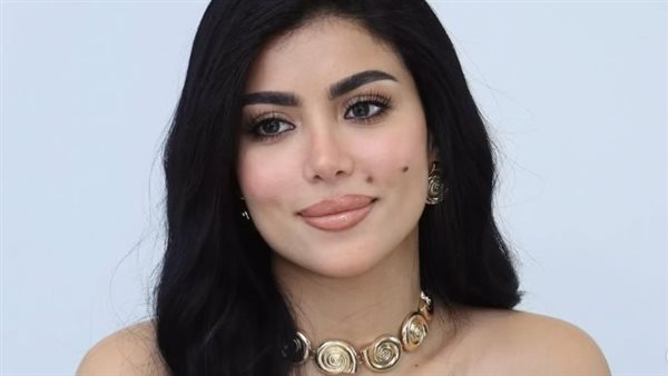 كارولين عزمي