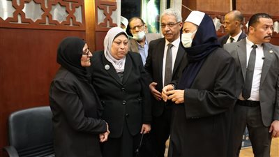 رغم مرضه.. شيخ الأزهر يقدم واجب العزاء لـ أسرة الدكتور المحرصاوي