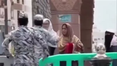القبض على معتمرة اعتدت على رجل أمن سعودي بالصفع