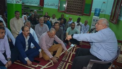 محافظ الوادي الجديد يوجه بسرعة حل مشكلة ضعف المياه وتوفير صناديق قمامة بحي المحابس 