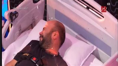 حاتم صلاح ينفعل على رامز جلال في رامز إيلون مصر: ضهري وجعني.. ووشي اتحرق