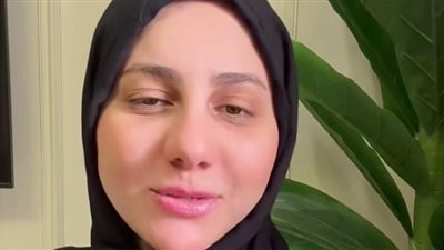 ياسمينا العلواني تعلن ارتداء الحجاب واعتزال الغناء: دينّا بيطلب منّنا كده