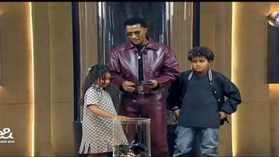 علي وكِنز.. أولاد محمد رمضان مفاجأة الحلقة الأخيرة من برنامج مدفع رمضان