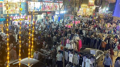 تزامنًا مع ليلة الوقفة.. اختناق مروري بشارع فيصل وإشغالات تملأ الشوارع |صور