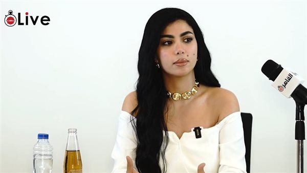 كارولين عزمي