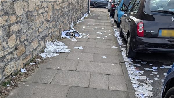 وثائق عسكرية في كيس