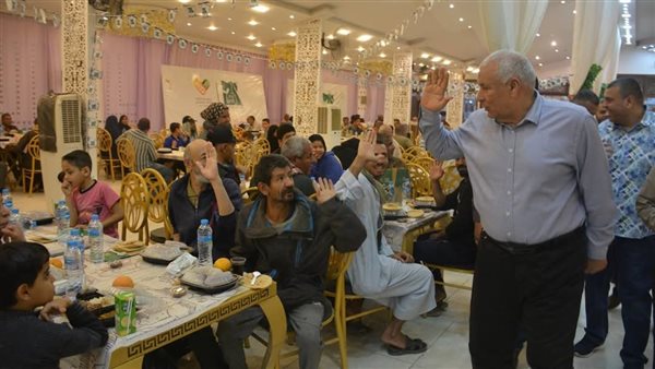 جانب من لقاء محافظ