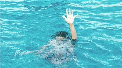 مصرع شاب وصغير إثر تصادم معدية ولانش في نهر النيل ببني سويف | بث مباشر