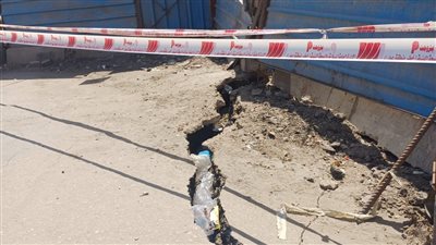 هبوط أرضي مفاجئ بجوار منطقة إنشاء مترو الخط الرابع أمام مستشفى الهرم بالجيزة