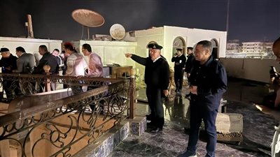 محافظ البحر الأحمر يتفقد موقع حريق نشب بجوار إحدى القرى السياحية بالغردقة