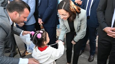 محافظ البحيرة تستقبل المصلين وتهنئهم بعيد الفطر المبارك 