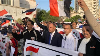 هتافات تهز ميادين بورسعيد دعمًا للرئيس ورفضًا للتهجير| صور
