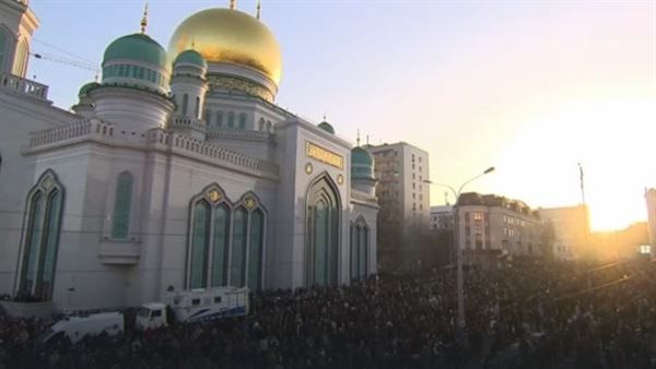 80 ألف مسلم يؤدون