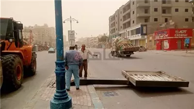 في أول أيام العيد.. سقوط لوحات إعلانية وأشجار بمرسى مطروح بسبب العواصف الترابية| بث مباشر 