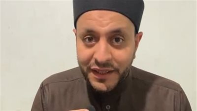 إمام جامع لعب بالبلونات مع الصغار داخل المسجد بالإسماعيلية: هدفي كان إدخال السرور على قلوبهم| بث مباشر