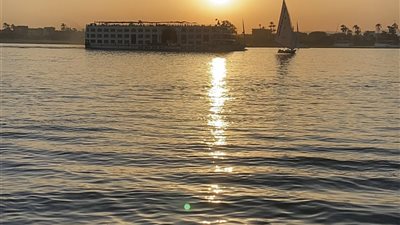 إيقاف الملاحة النهرية وحجز البواخر السياحية بهويس إسنا بسبب عاصفة ترابية بالأقصر