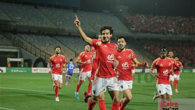 محمد هاني يعود لقيادة الجبهة اليمنى للأهلي أمام بيراميدز