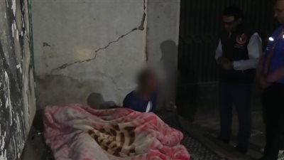 في لفتة إنسانية| دويدار يصطحب مواطنًا نائمًا أمام مستشفى الحميات لداخلها ويطمئنه على طفلته وعلاجها بالمجان بسوهاج