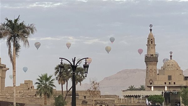 البالون الطائر بالأقصر