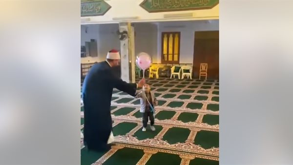 ملاعبة الأطفال