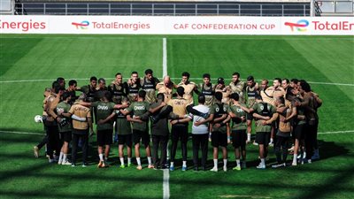 القنصل المصري بجنوب إفريقيا يتواصل مع بعثة الزمالك قبل مواجهة ستيلينبوش