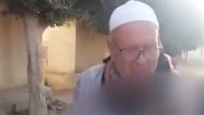 بكاء والد مساعد مدرب الأسود بسيرك طنطا خلال دفن ذراعه: ربنا يعوض عليك يا ابني| بث مباشر