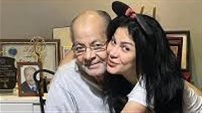 منى ممدوح تُعلن خروج والدها من العناية المركزة: هنكمل علاج في البيت.. عدت أصعب ليالي وربنا اللي قواني