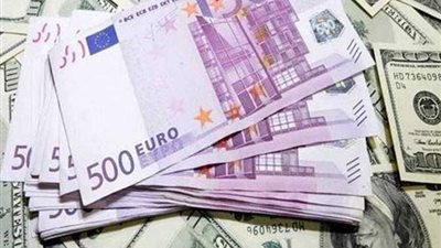 الدولار يتراجع مجددا أمام اليورو بنسبة 2.6% بعد قرارات ترامب الجمركية