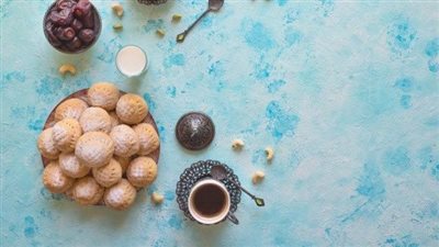 أفضل الطرق لحفظ كحك العيد والبسكويت لأطول فترة ممكنة دون أن يفسد.. لازم علب صاج