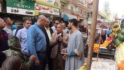 محافظ القليوبية يتفقد سوق الخضار والفاكهة بمدينة شبرا الخيمة ويوجه بخفض الأسعار 