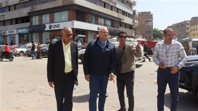 محافظ القليوبية يتابع أعمال النظافة ورفع الإشغالات بأحياء شرق وغرب شبرا الخيمة 