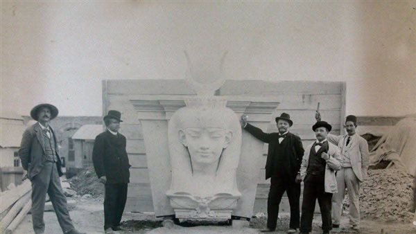  وضع حجر الأساس الخاص