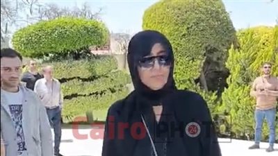 وفاء عامر وحمزة العيلي وسعد الصغير.. نجوم الفن يودعون زوجة نضال الشافعي بمسجد بهجت بـ دريم