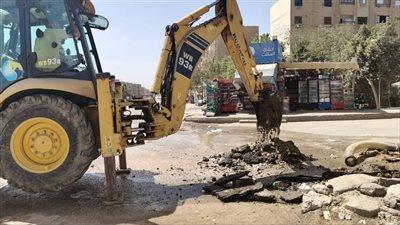رئيس حي مدينة نصر: إصلاح كسر ماسورة بشارع المثلث وعودة المياه لطبيعتها إلى السكان| صور