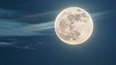 بعد ساعات.. شاهد القمر في التربيع الأخير يزين سماء الوطن العربي