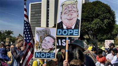 توقعتها ليلى عبد اللطيف.. مظاهرات في أمريكا ضد ترامب