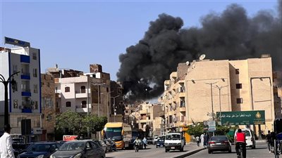 خسائر بالملايين.. حريق يلتهم سطح سنتر تجاري في الأقصر