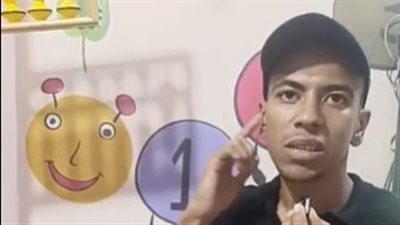 معلم بأسوان يدرب طلابه على الحساب الذهني: بيحلوا المسائل الطويلة في ثواني| بث مباشر 