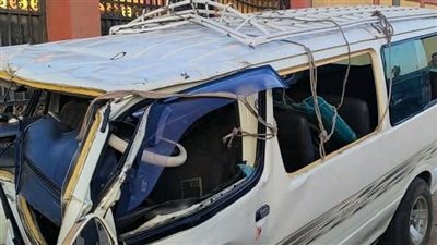 إصابة 11 شخصًا في انقلاب ميكروباص بطريق صحراوي المنيا ونقلهم للمستشفى